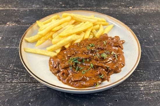Picture of Lunch beef tenderloin with tomato sauce and fries
