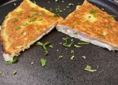 Picture of Omelette with ham and cheese