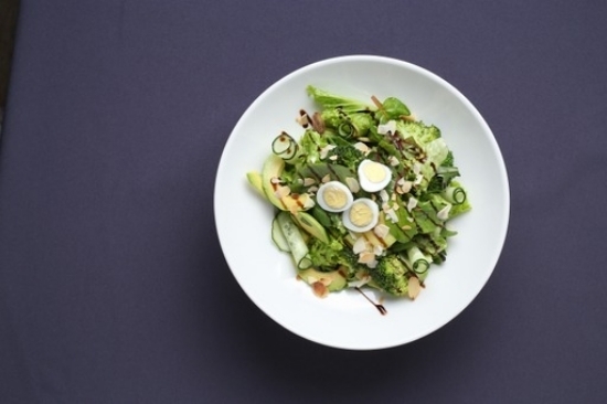 Picture of Green salad with avocado and asparagus