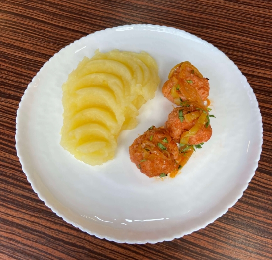 Picture of Chicken Meatballs (4pc) with Mashed Potatoes 