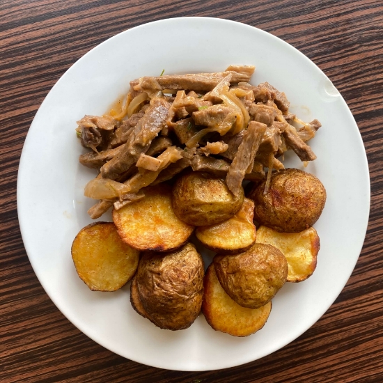 Picture of Beef Stroganoff with baked potatoes 