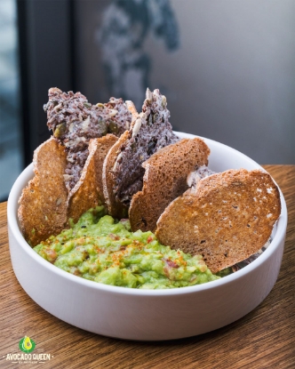 Picture of Guacamole with gluten chips