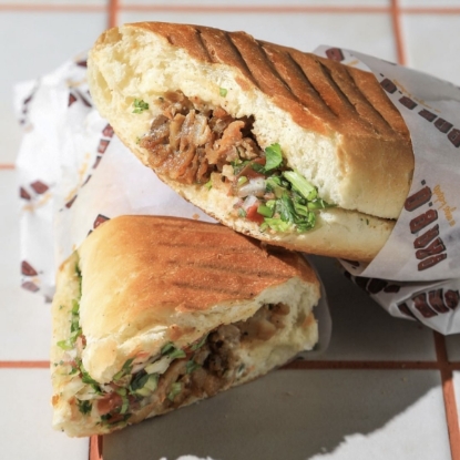 Picture of Chicken shawarma with bread