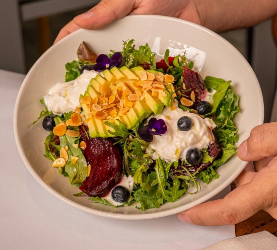 Picture of Stracciatella with beta and blueberries salad