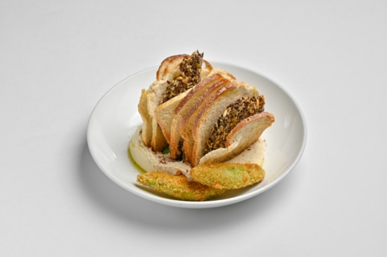 Crispy Avocado with Hummus and Edamame -ի նկարը
