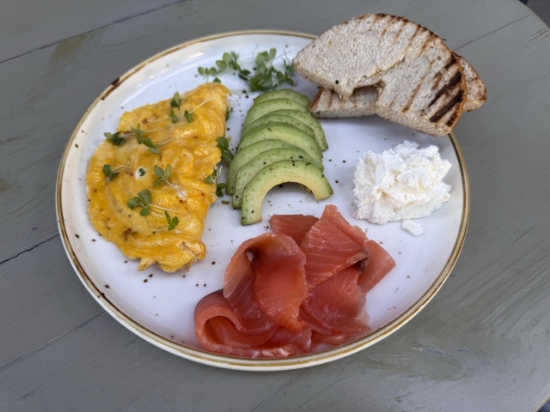 Breakfast with salmon -ի նկարը