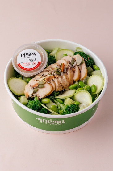 Picture of Green salad with chicken breast 